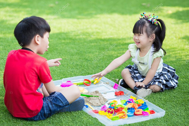 Cái gì cũng bắt con phải nhường có thể khiến bé cảm thấy tổn thương (ảnh minh họa)